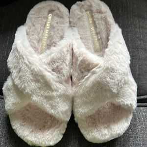 Stuart Weitzman Roza Faux Fur Wedge Slides Cream size 10